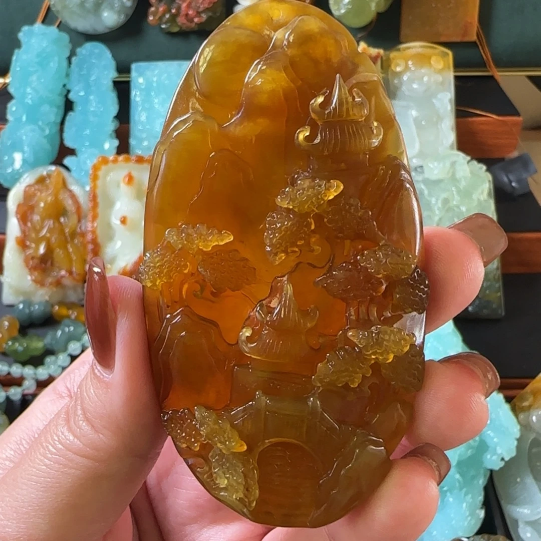 岫玉未镶嵌颈饰山水