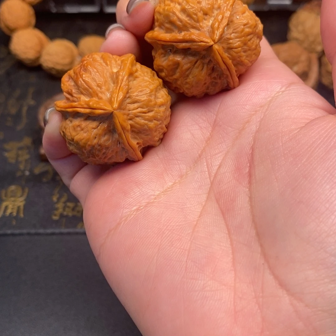 文玩核桃吊坠三棱