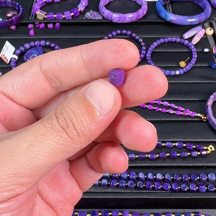 和***妈未镶嵌苏纪石（舒俱来）吊坠