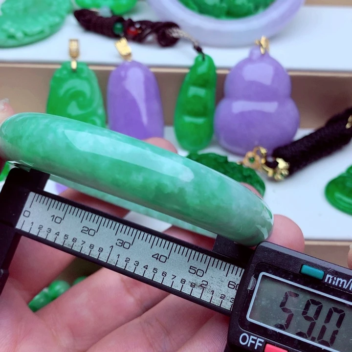 翡翠未镶嵌手镯＿，