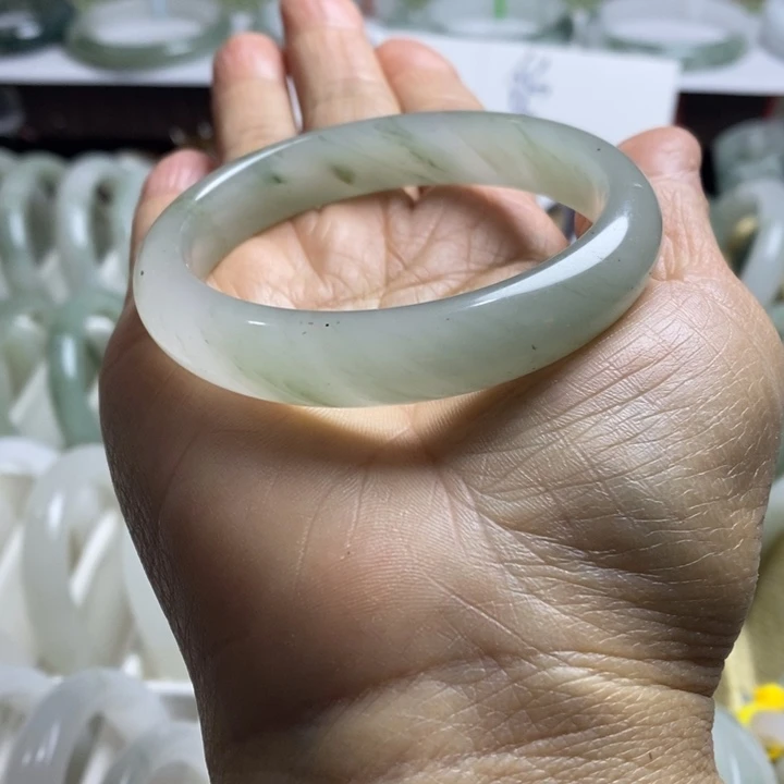 石英质玉（天山翠）未镶嵌手镯