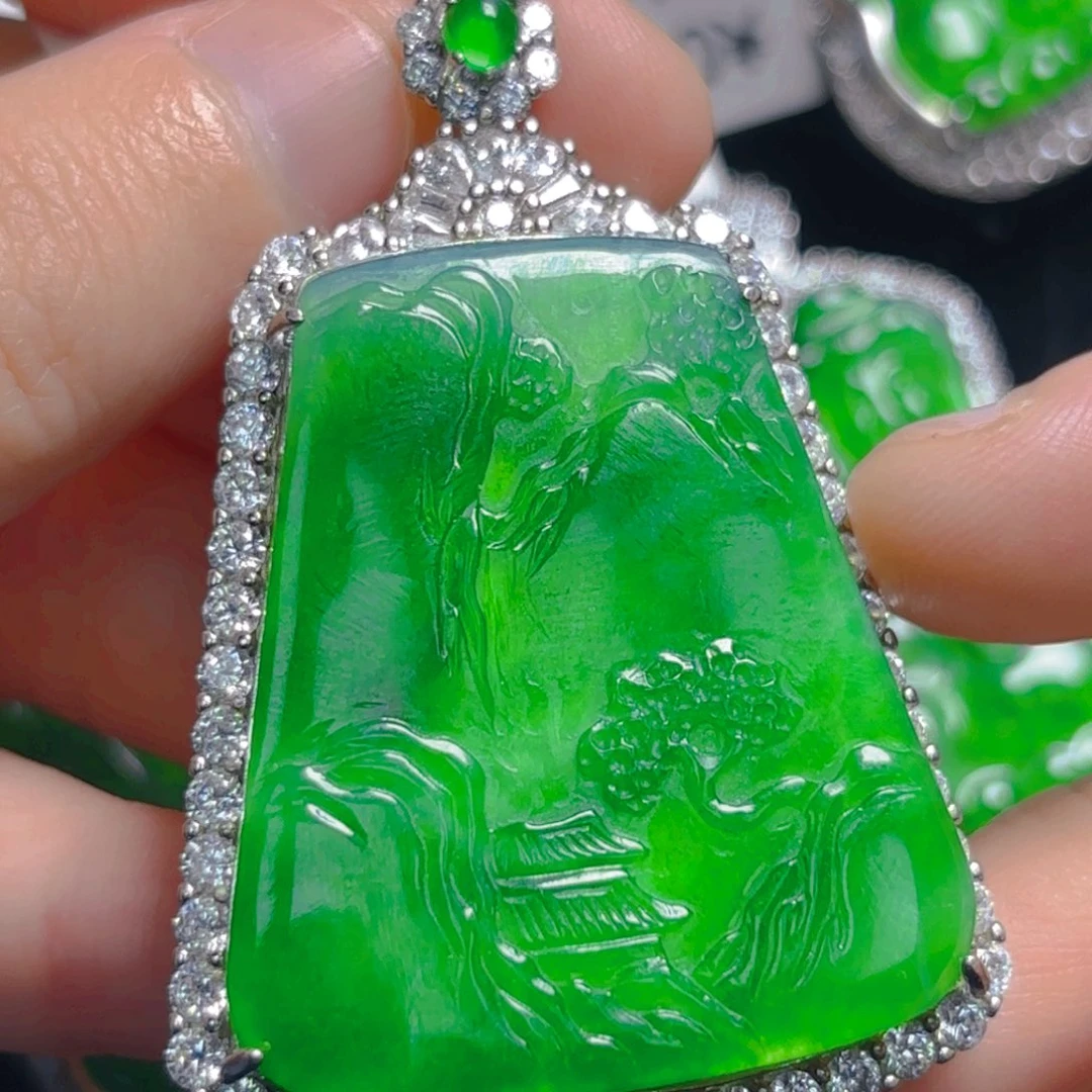 翡翠颈饰未镶嵌山水牌