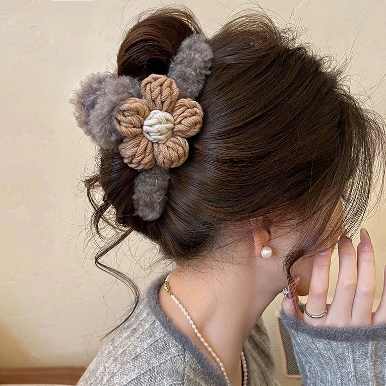 毛绒抓夹大号慵懒花朵头发鲨鱼夹发夹女后脑勺2025年新款夹子发饰