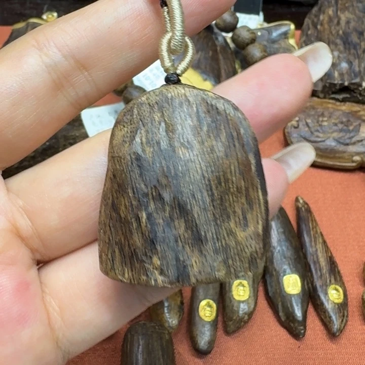 大叶紫檀（黑酸枝木类）