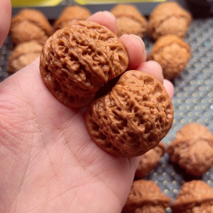 文玩核桃吊坠血麒麟41全品