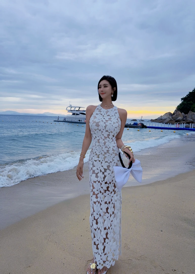 DOUWU【雪花少女】白色满身镂空花朵砍袖圆领连衣裙LYQ13854