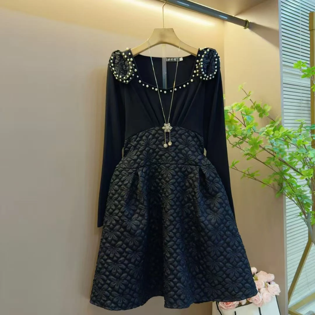 秋季欧洲站新款显瘦拼接百搭珍珠遮肉长袖连衣裙（长90左右）