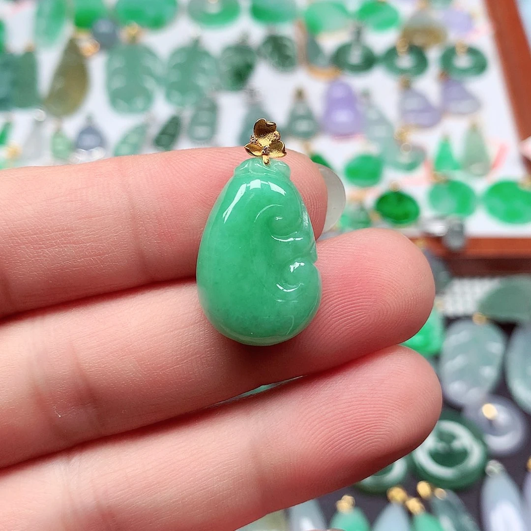 翡翠18K金镶嵌颈饰天然翡翠A货