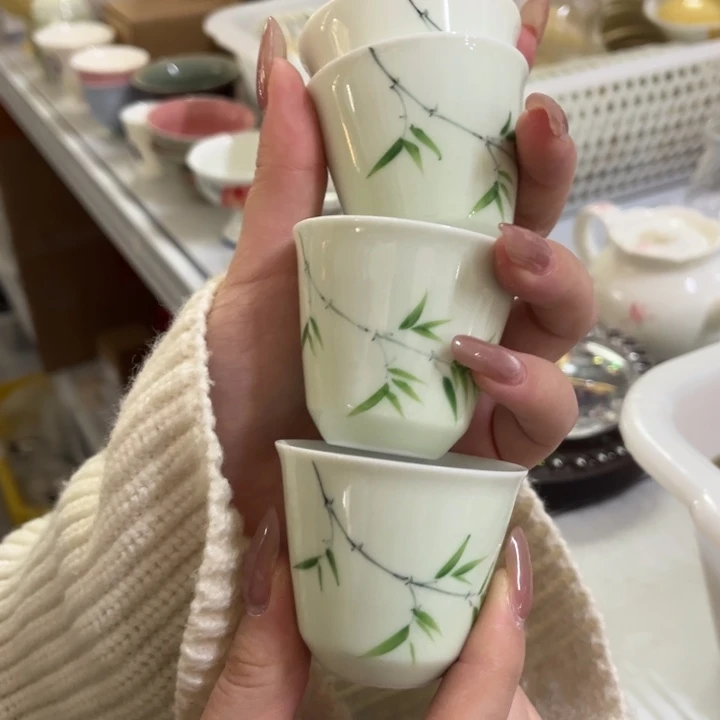 四只杯杯哈哈哈哈哈哈