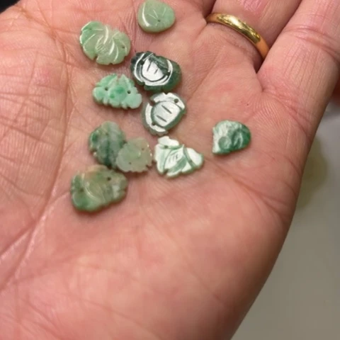 翡翠颈饰未镶嵌尹*嵛