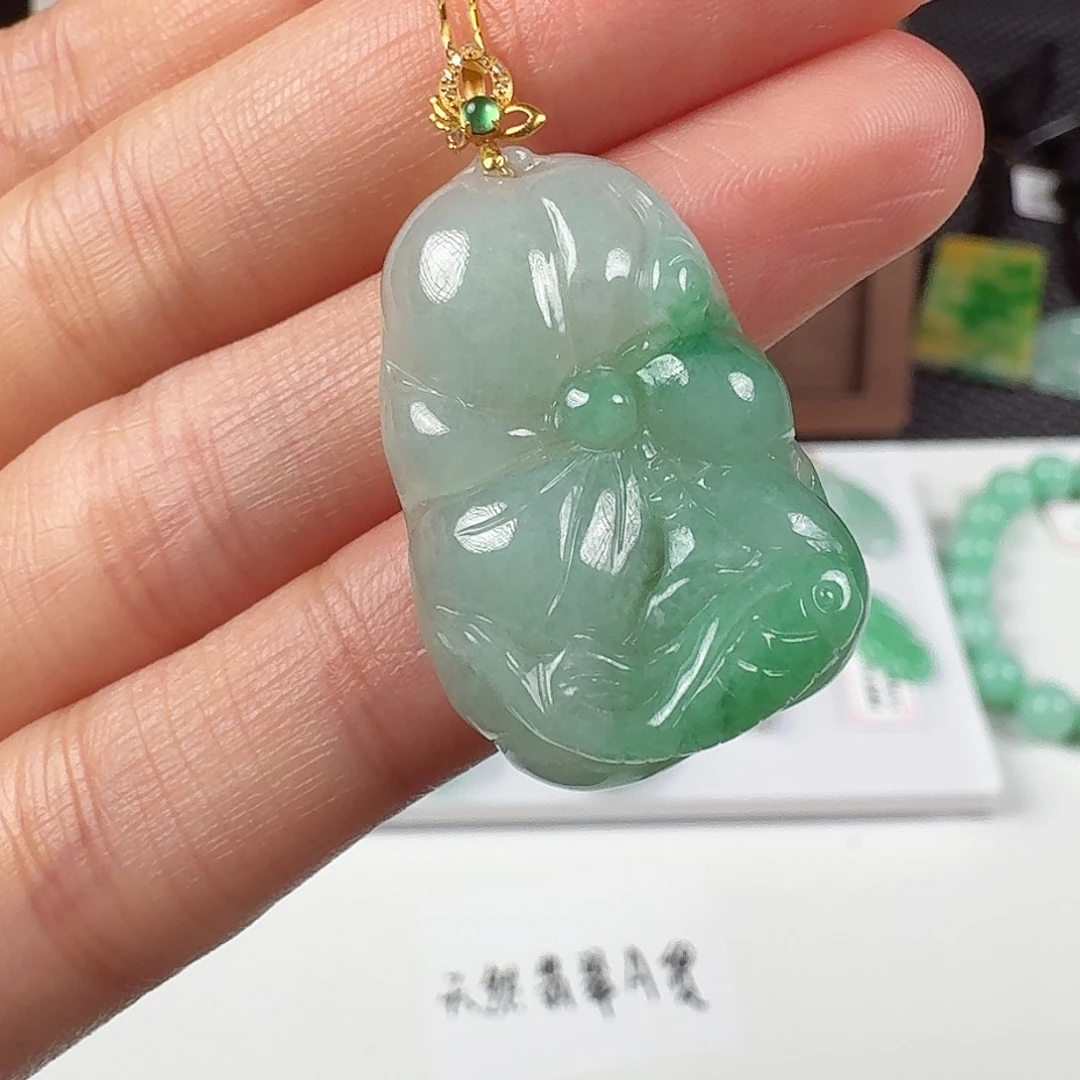 翡翠18K金镶嵌颈饰