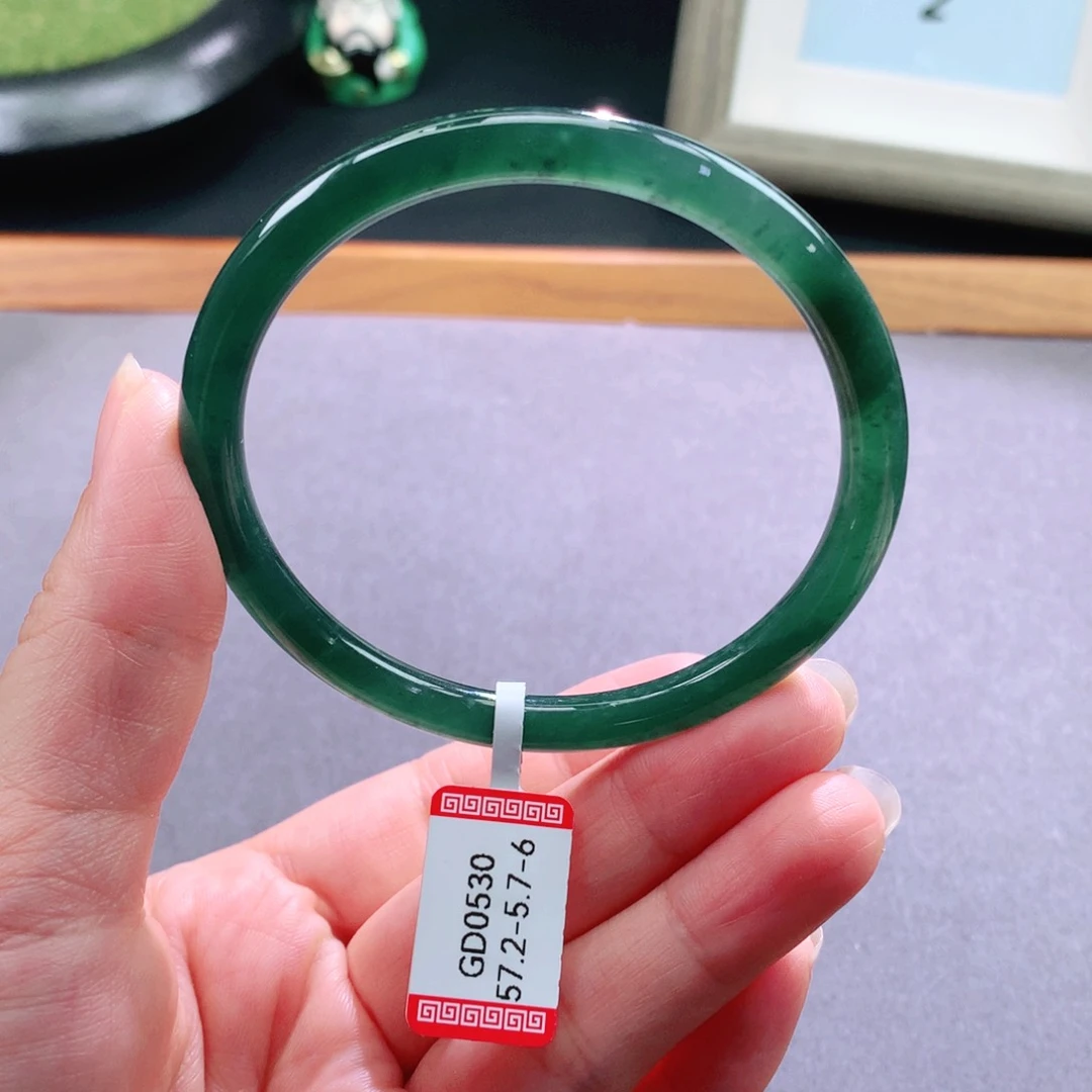 翡翠手镯未镶嵌天然翡翠手镯