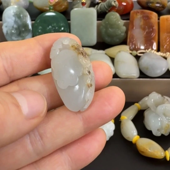 安***茶和田玉（糖玉）未镶嵌颈饰