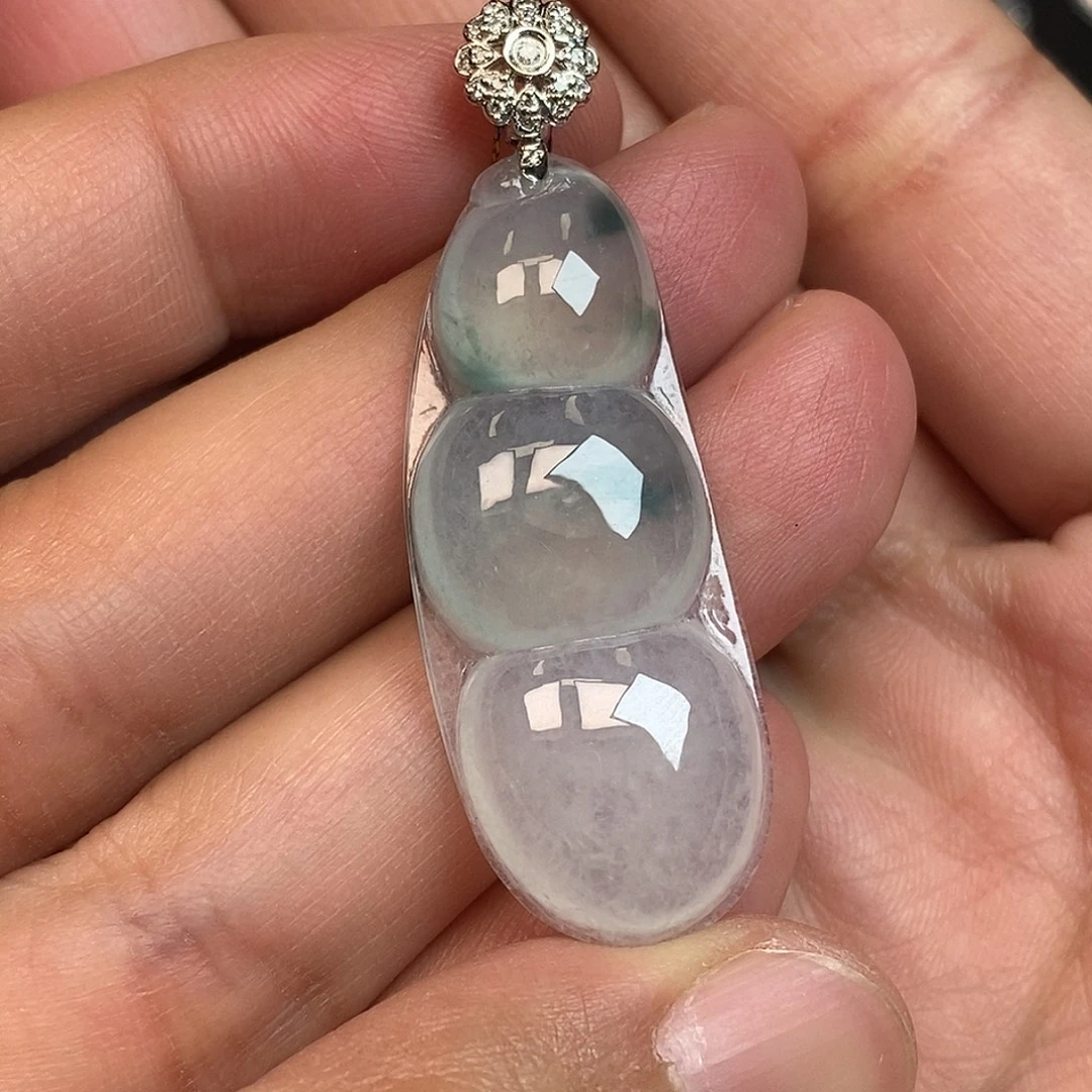 用***0翡翠18K金镶嵌颈饰豆子