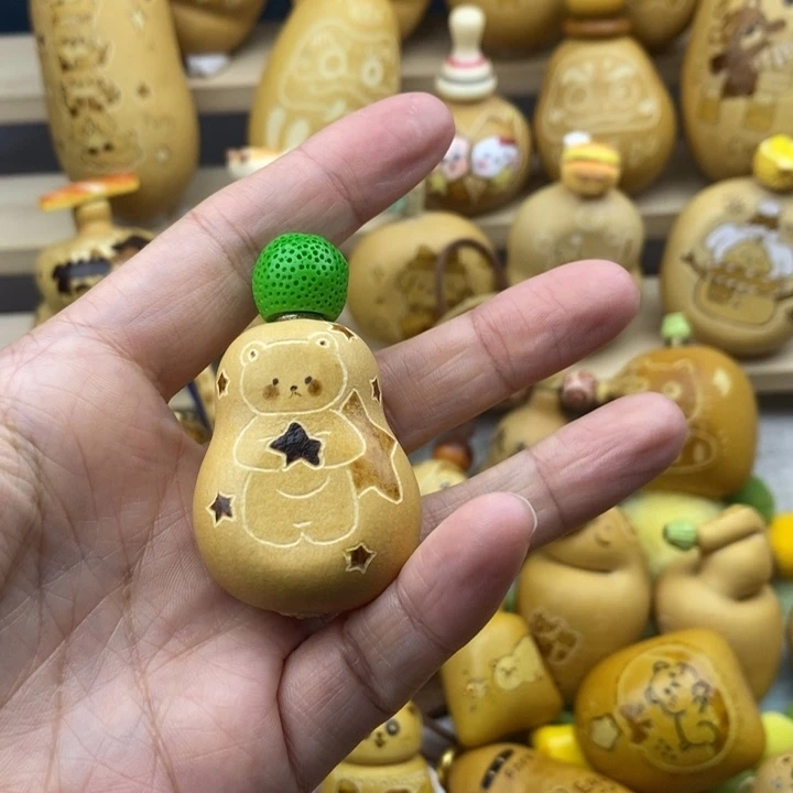 呆萌小熊。