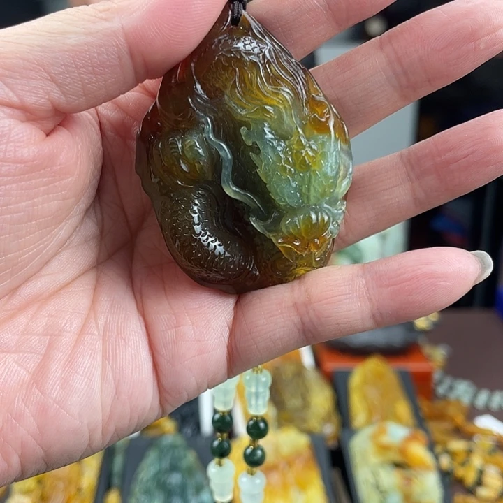 蛇纹石玉未镶嵌颈饰