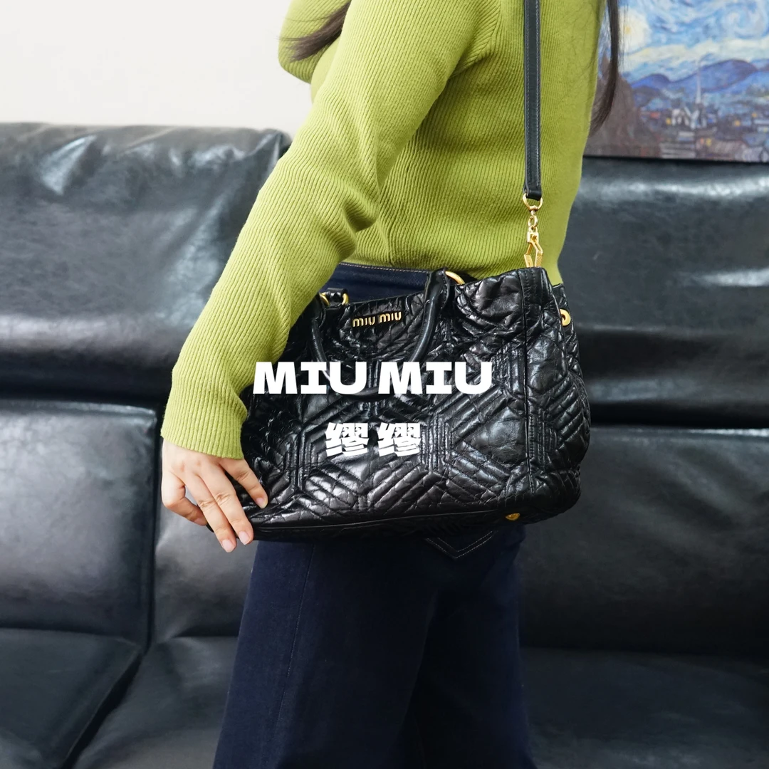 95新 MIU MIU/缪缪 黑色斜挎包/FYTD11619003/9003