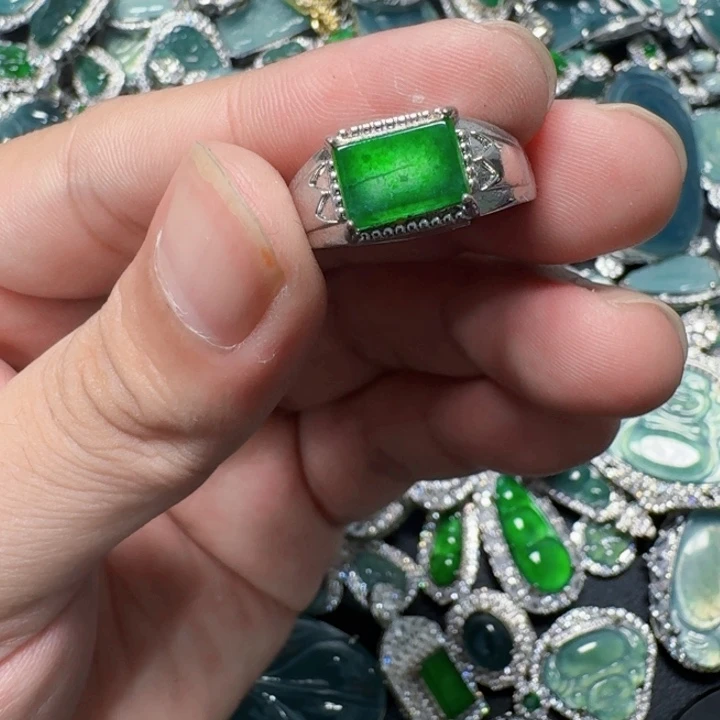 翡翠未镶嵌颈饰天然A货翡翠放漏