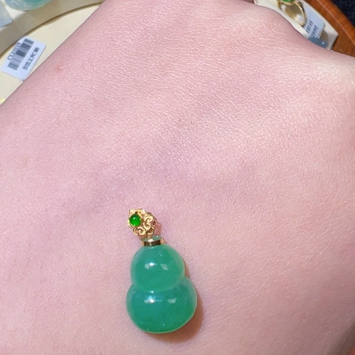 翡翠颈饰18K金镶嵌翡翠