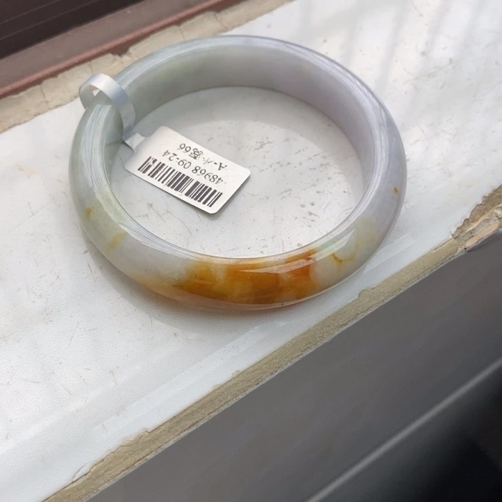 翡翠手镯未镶嵌翡翠手镯
