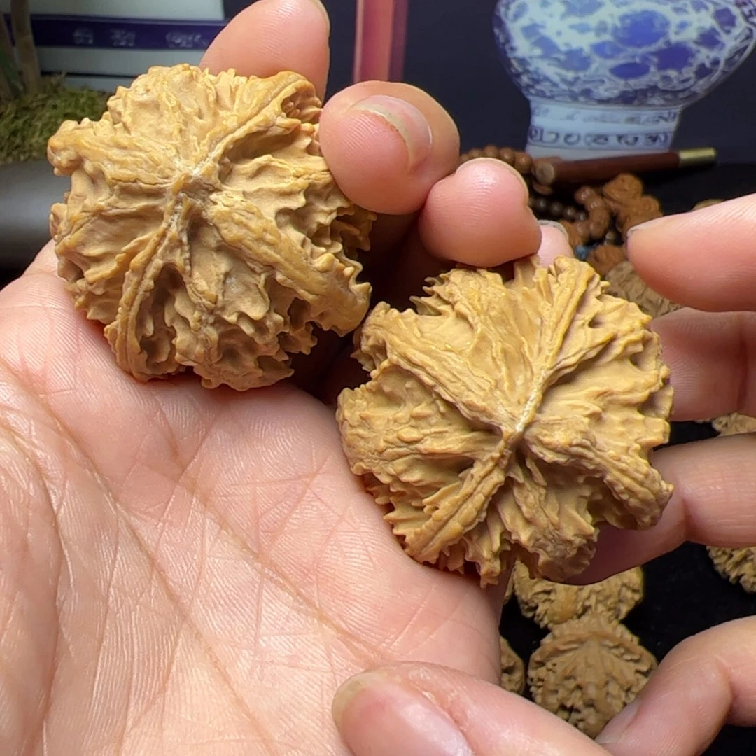文玩核桃把件秦岭野生文玩核桃