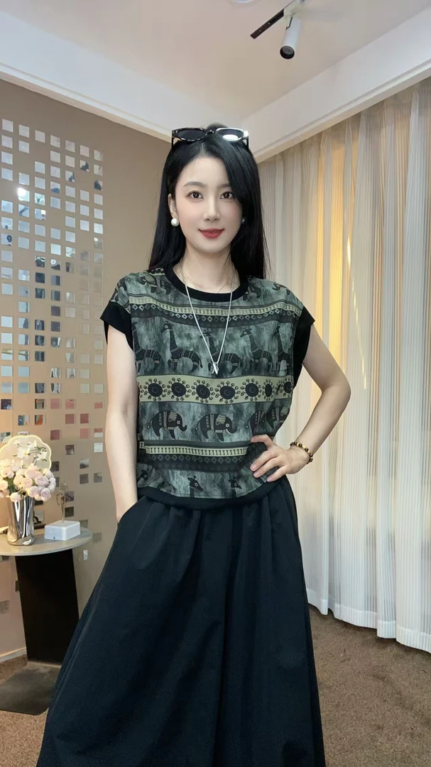 2025夏款圆领拼接色设计款气质精品洋气时尚减龄显瘦短袖小衫T恤