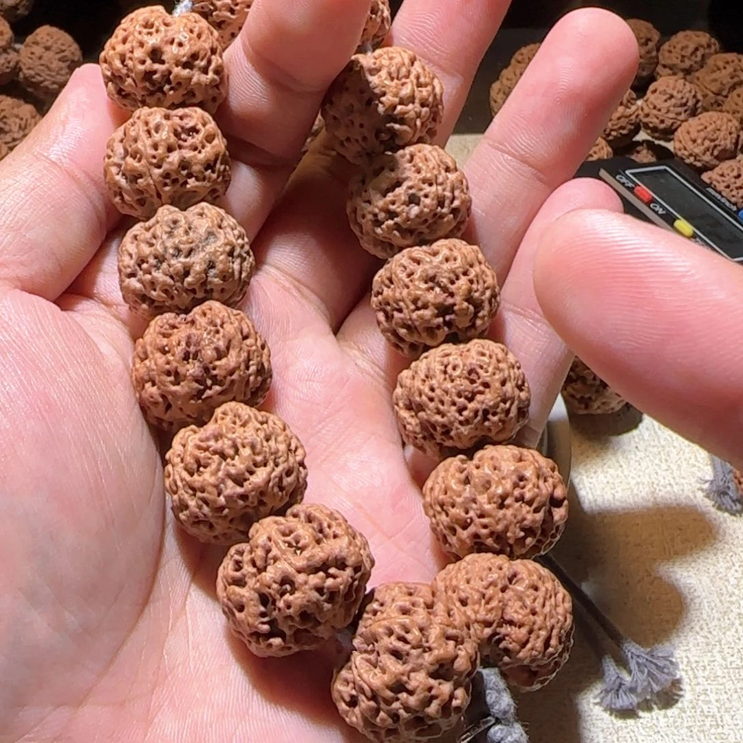 小***恼金刚菩提吊坠蜂窝