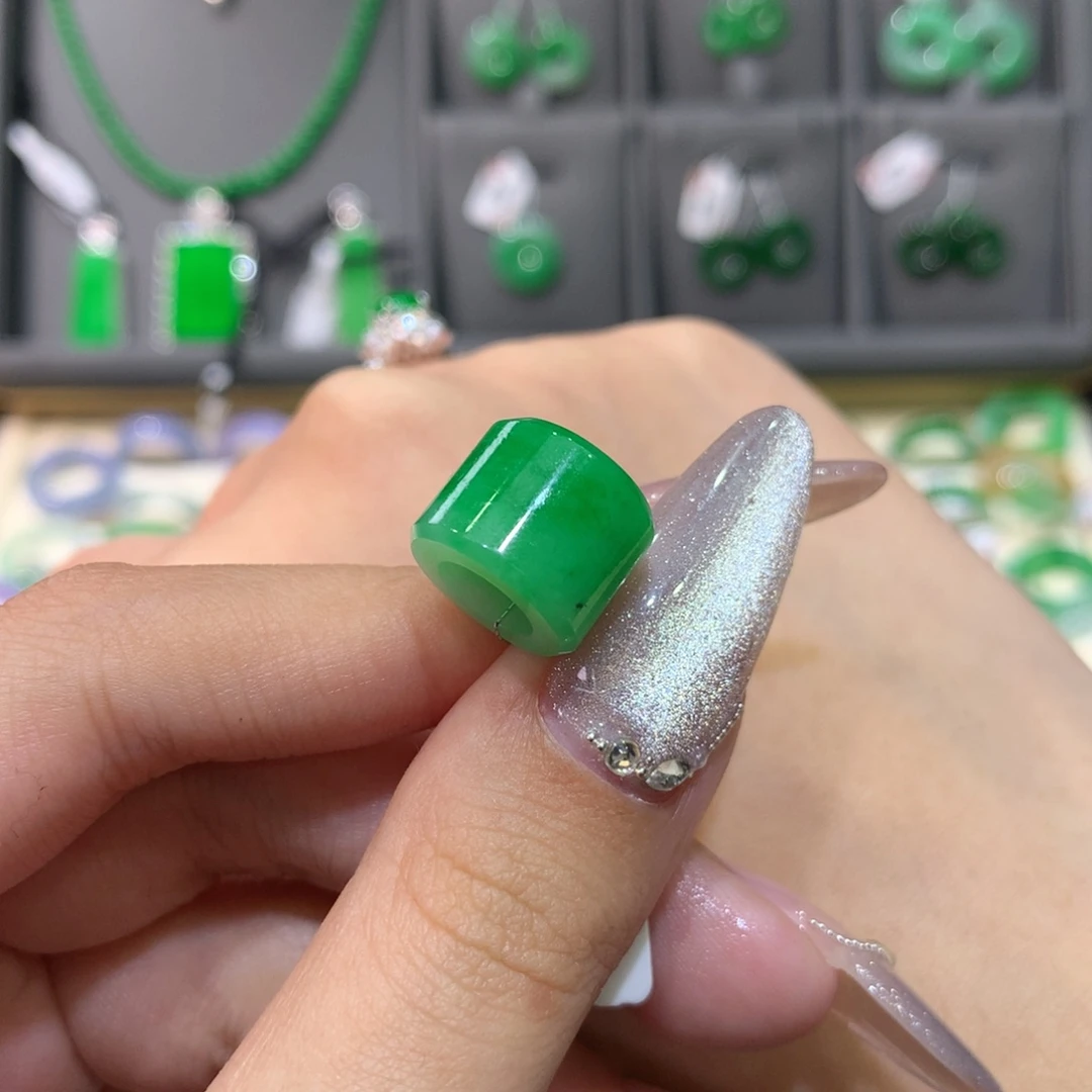 翡翠戒指未镶嵌路路通