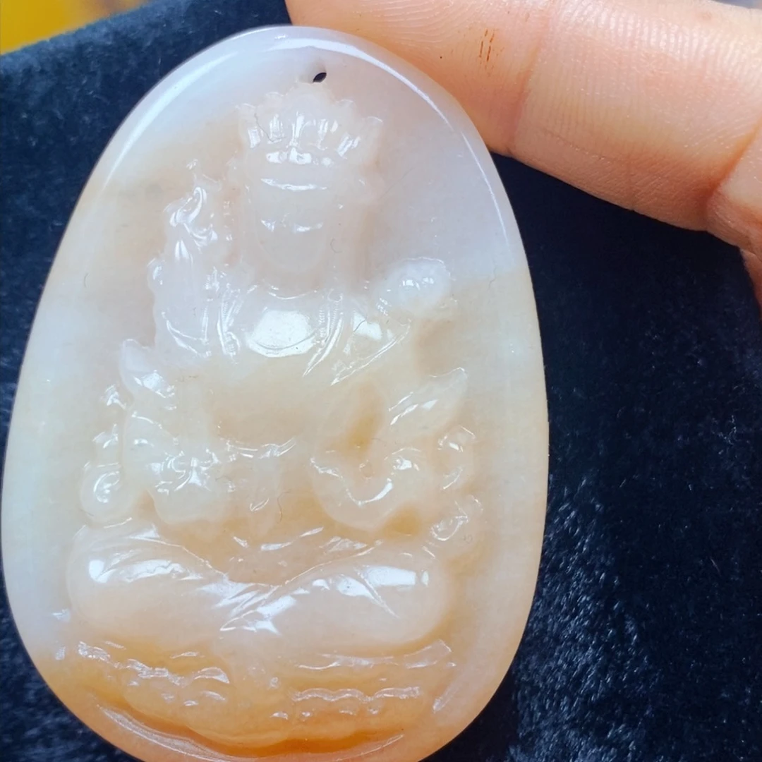 未镶嵌石英质玉（黄龙玉）颈饰