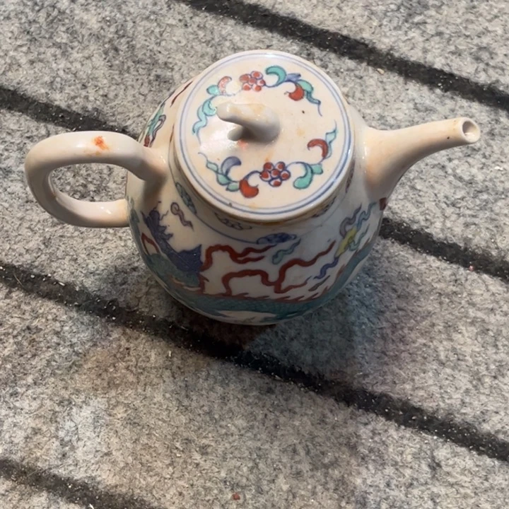 施**边景德镇陶瓷艺术品