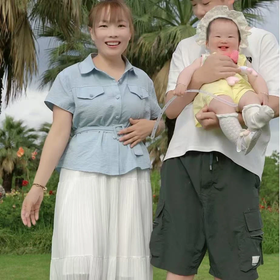 蓝色收腰衬衫白色半身裙套装