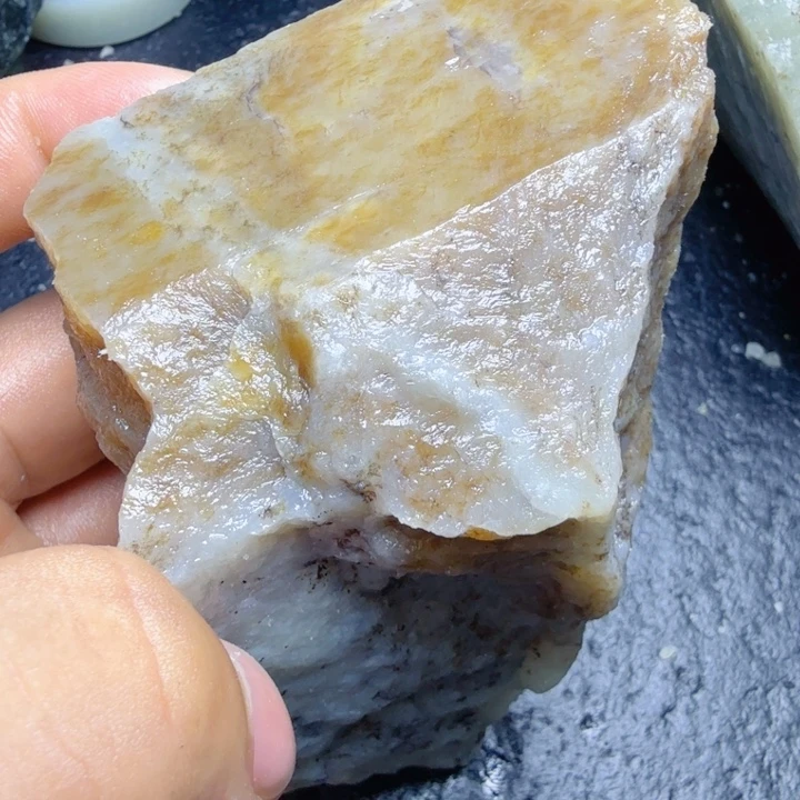 和田玉（糖玉）未镶嵌珠宝奇石