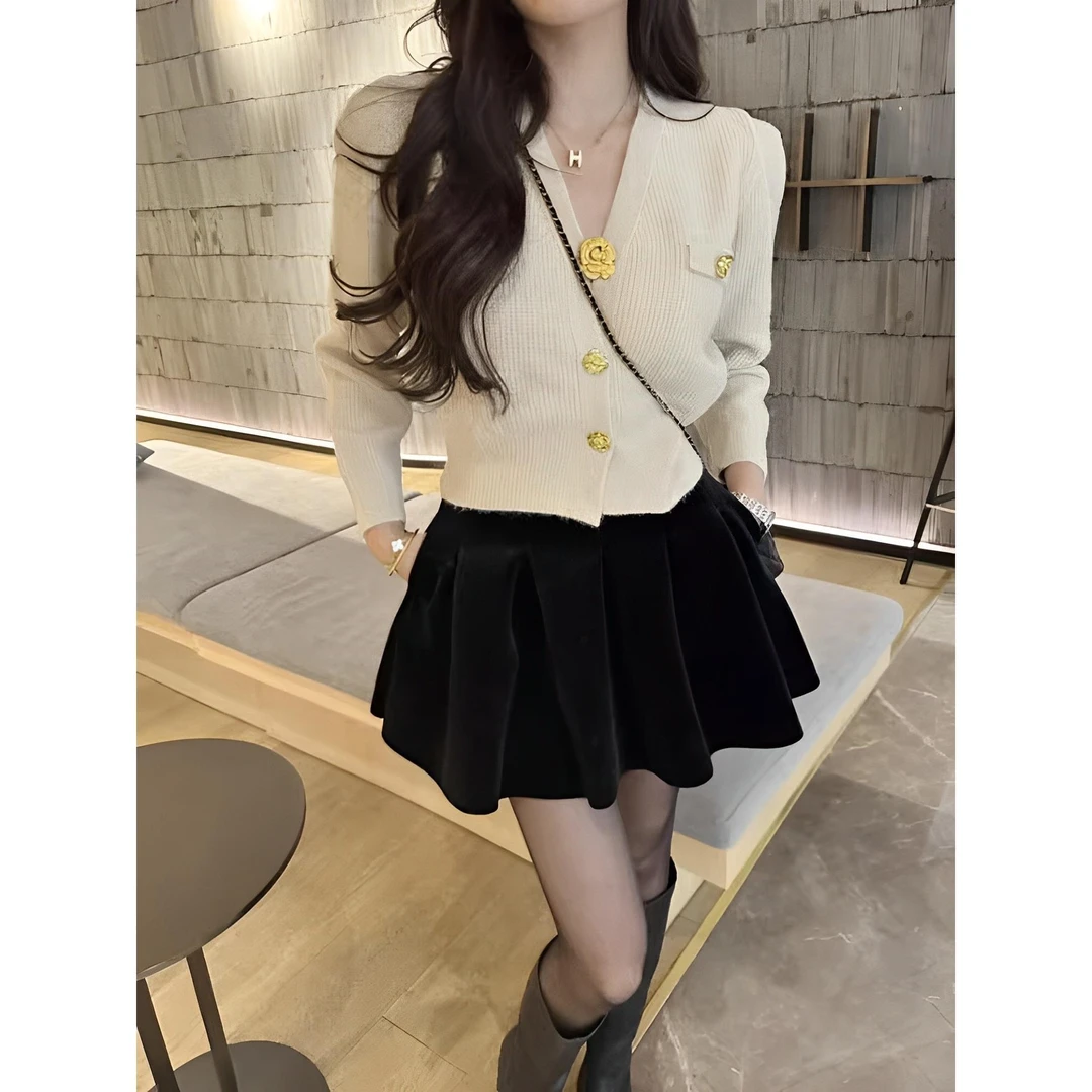 小香风黑色丝绒短裙子女初春2025新款今年流行漂亮套装阔腿裤套装