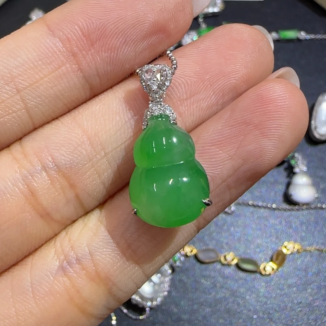 颈饰18K金镶嵌翡翠精品