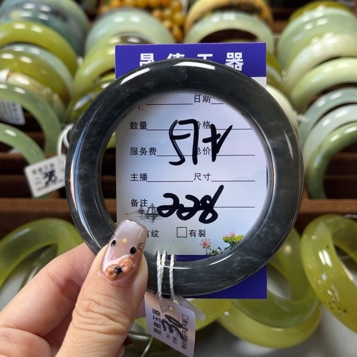 蛇纹石玉手镯未镶嵌凌**梨