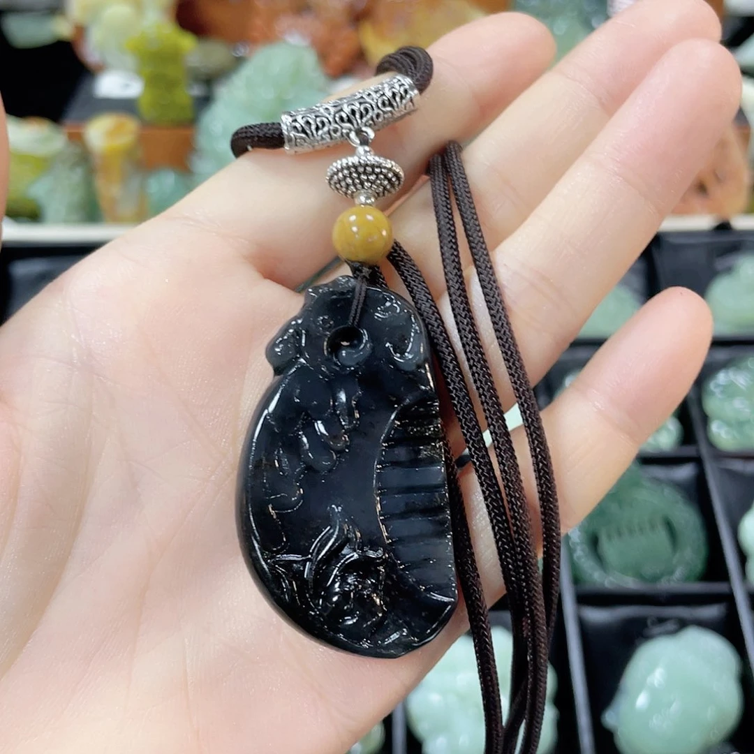 蛇纹石玉颈饰未镶嵌