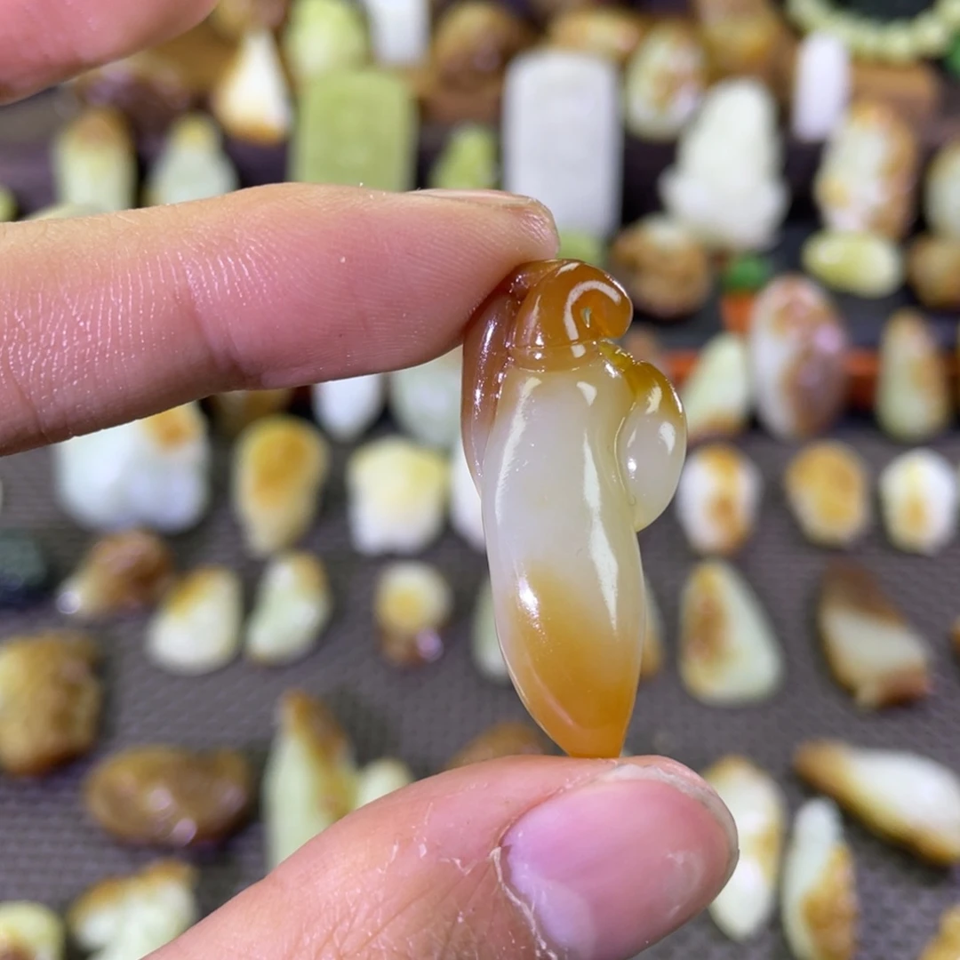 颈饰未镶嵌和田玉且末金山糖白辣椒红红火火