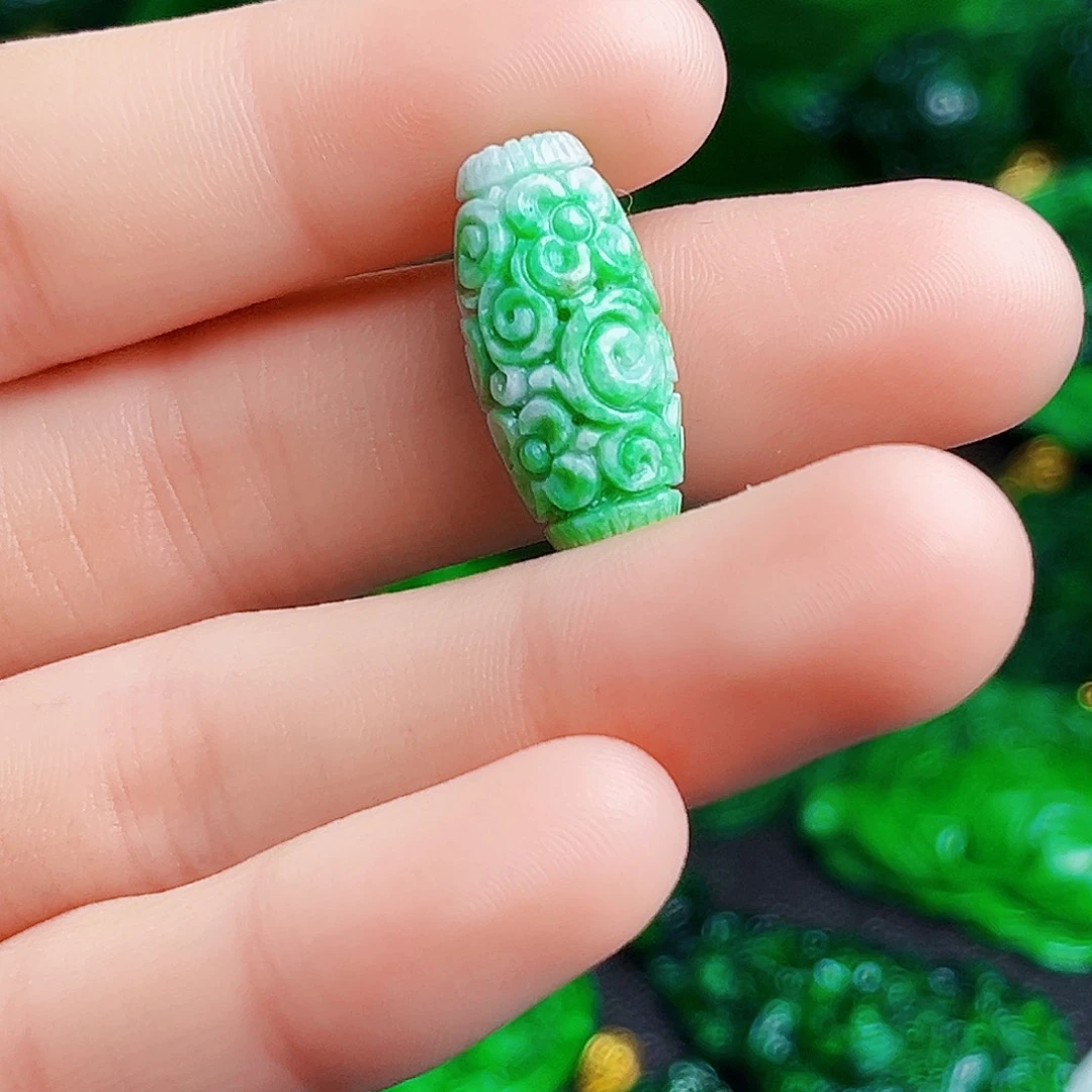 颈饰未镶嵌翡翠多样性