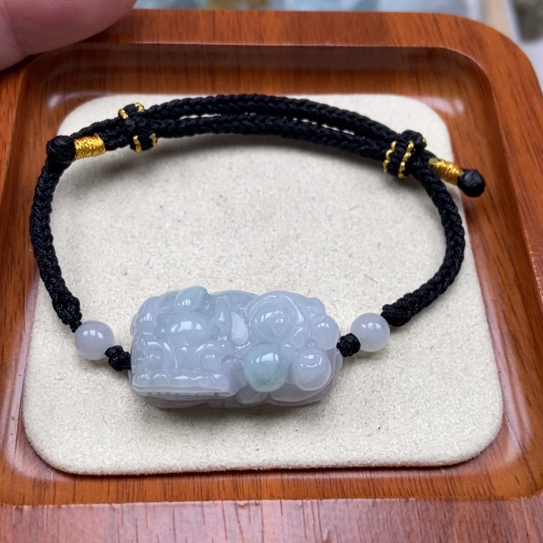 翡翠未镶嵌颈饰霸王貔貅