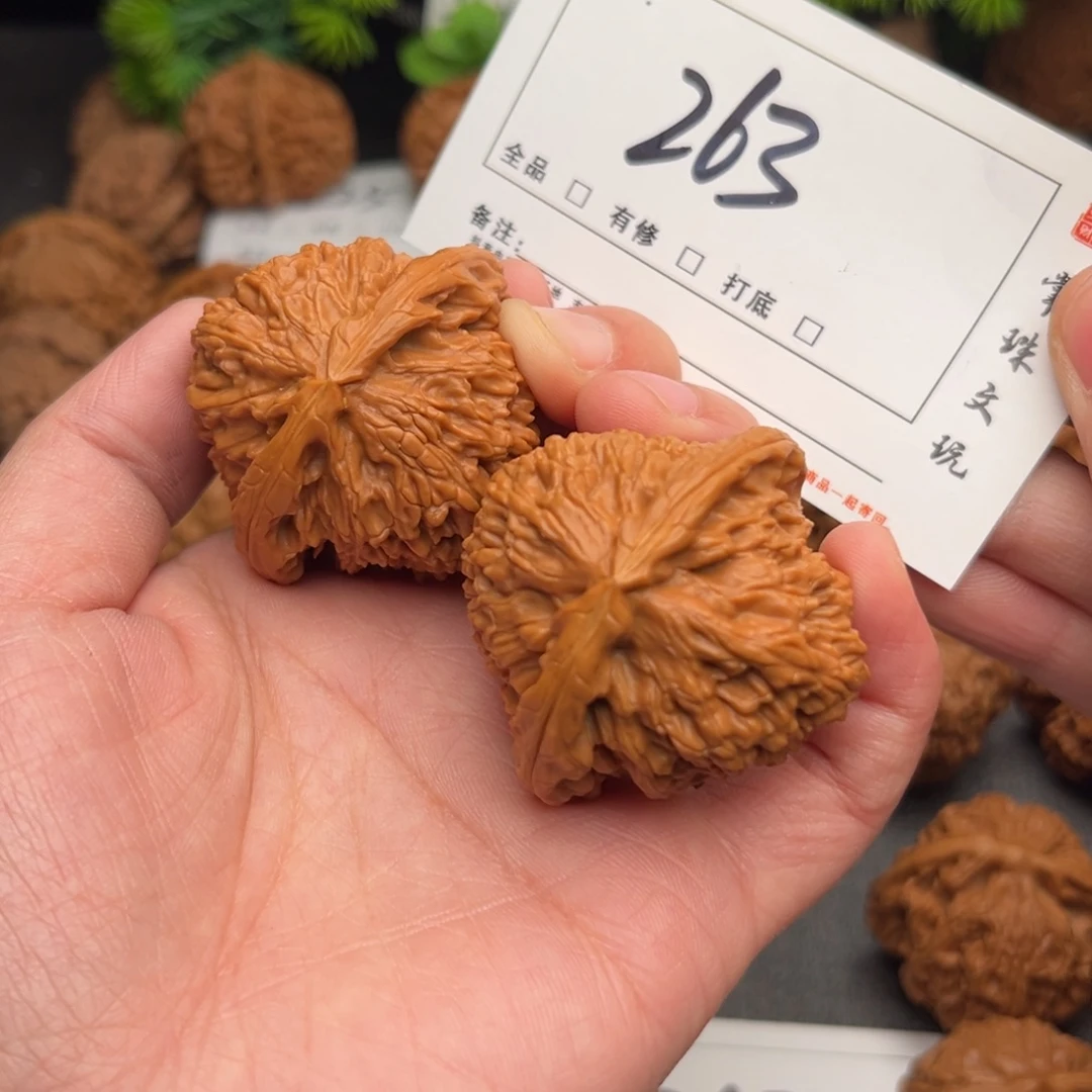 文玩核桃吊坠44白狮子263