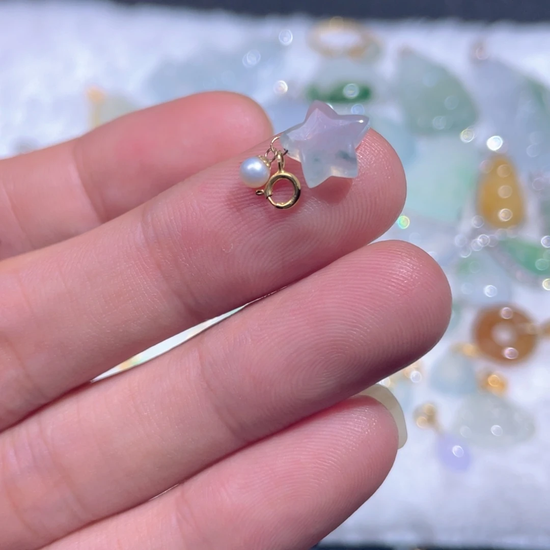 翡翠18K金镶嵌颈饰翡翠