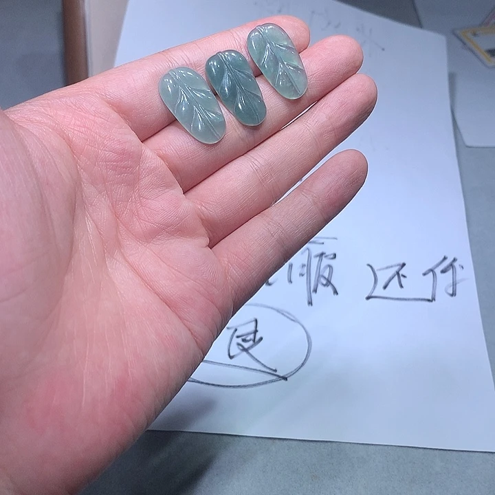 翡翠未镶嵌颈饰翡翠多样发一