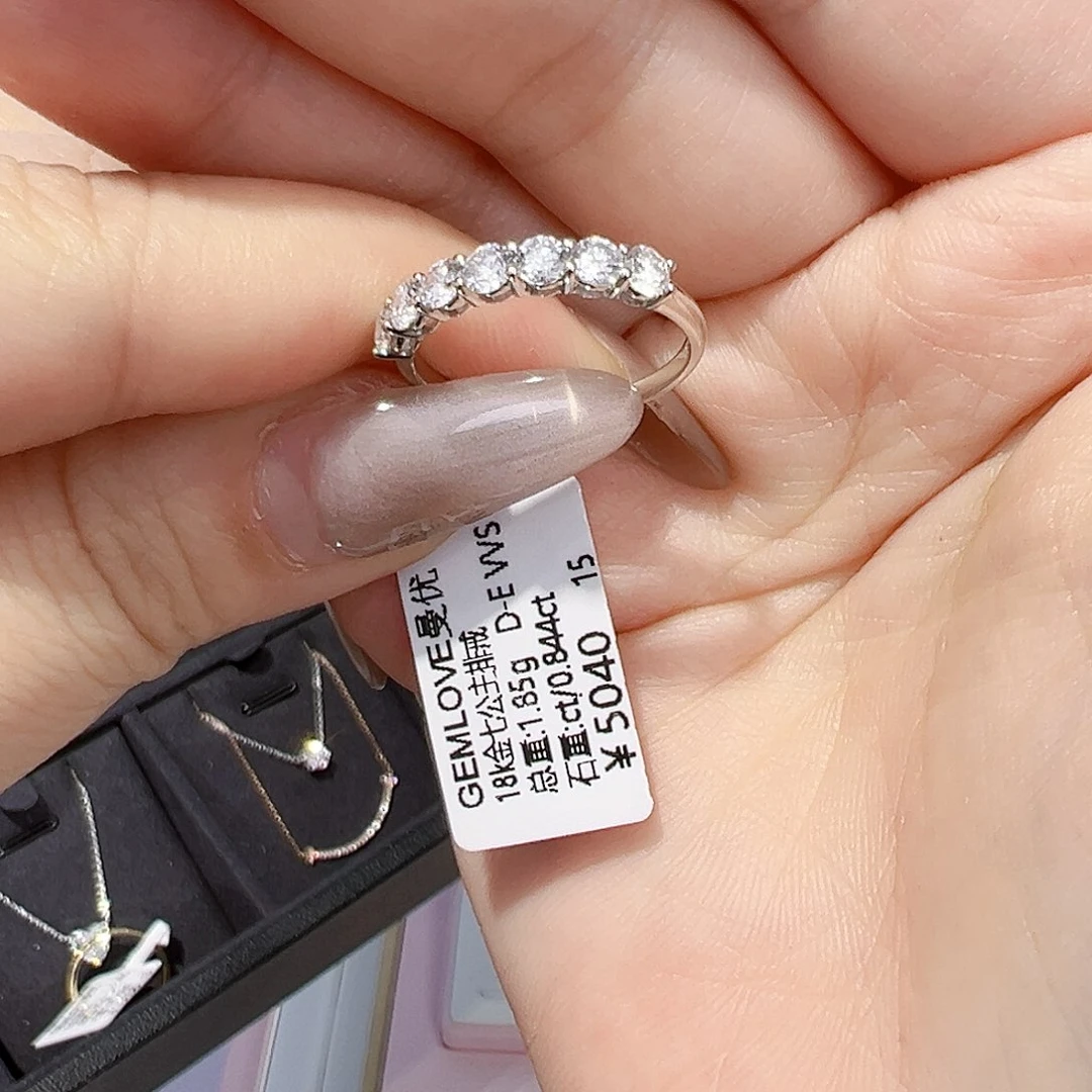 实验室培育钻石18K金镶嵌易*贵