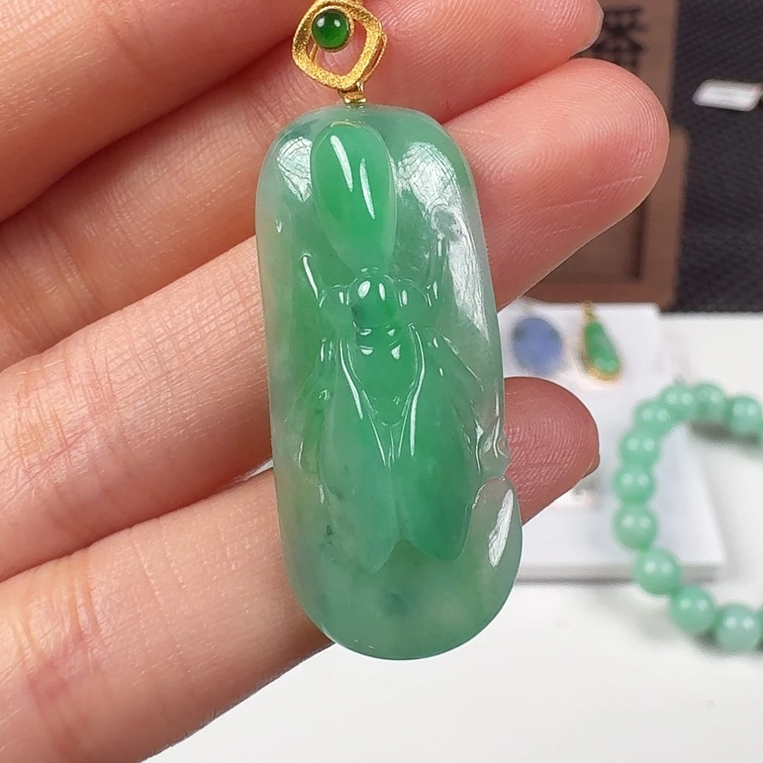 翡翠18K金镶嵌颈饰