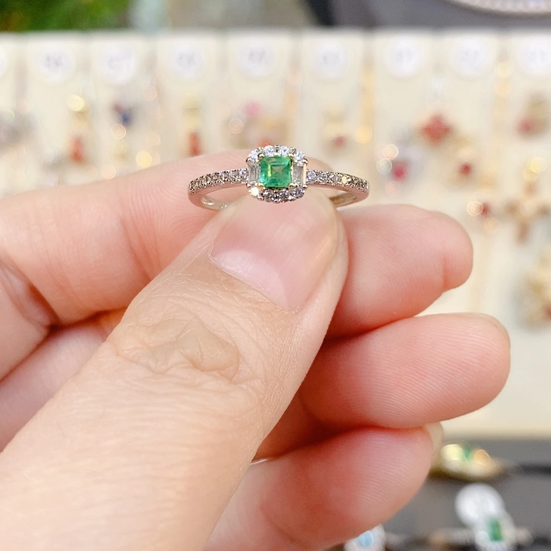 银S925镶嵌戒指祖母绿