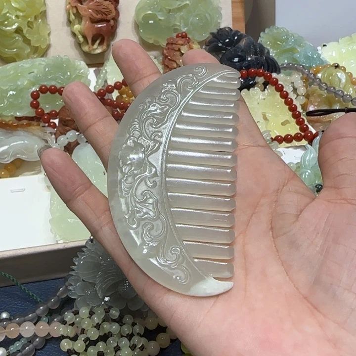 未镶嵌蛇纹石玉吊坠