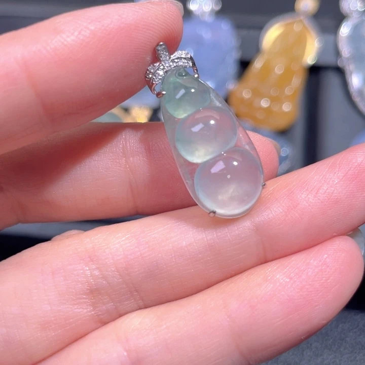 颈饰18K金镶嵌翡翠翡翠