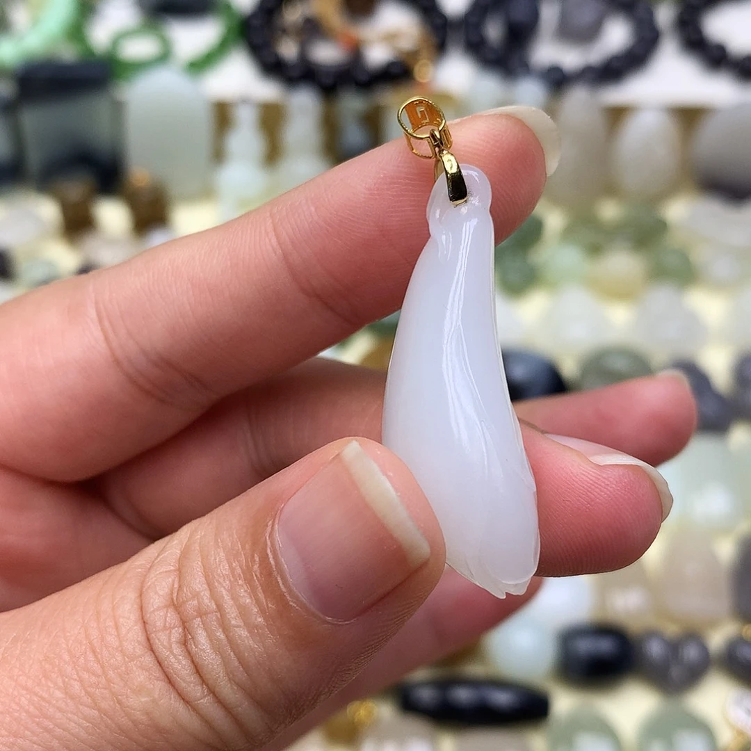 潇***风和田玉18K金镶嵌颈饰