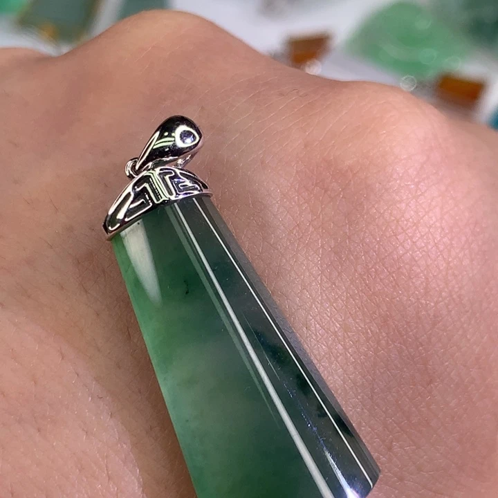 翡翠18K金镶嵌颈饰翡翠