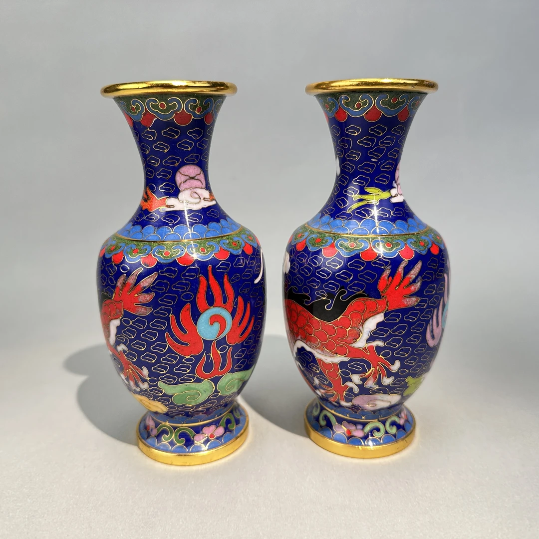 【华山论鉴】铜胎镀金宝石蓝地双龙纹掐丝珐琅赏瓶一对